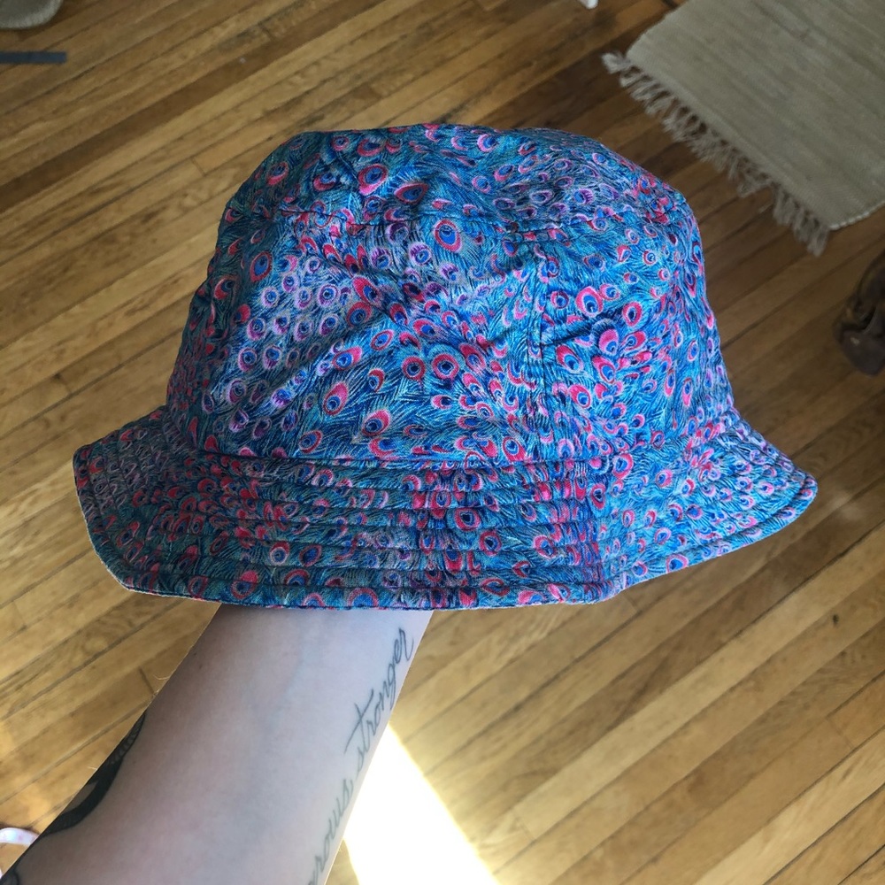 Bucket hat